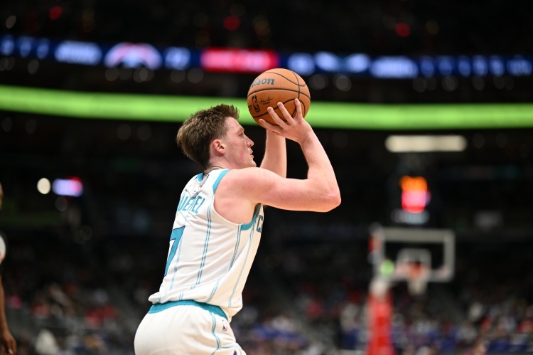 赛事-从接球就被限制!4号秀克尼佩尔12中8拿到18分5板4助