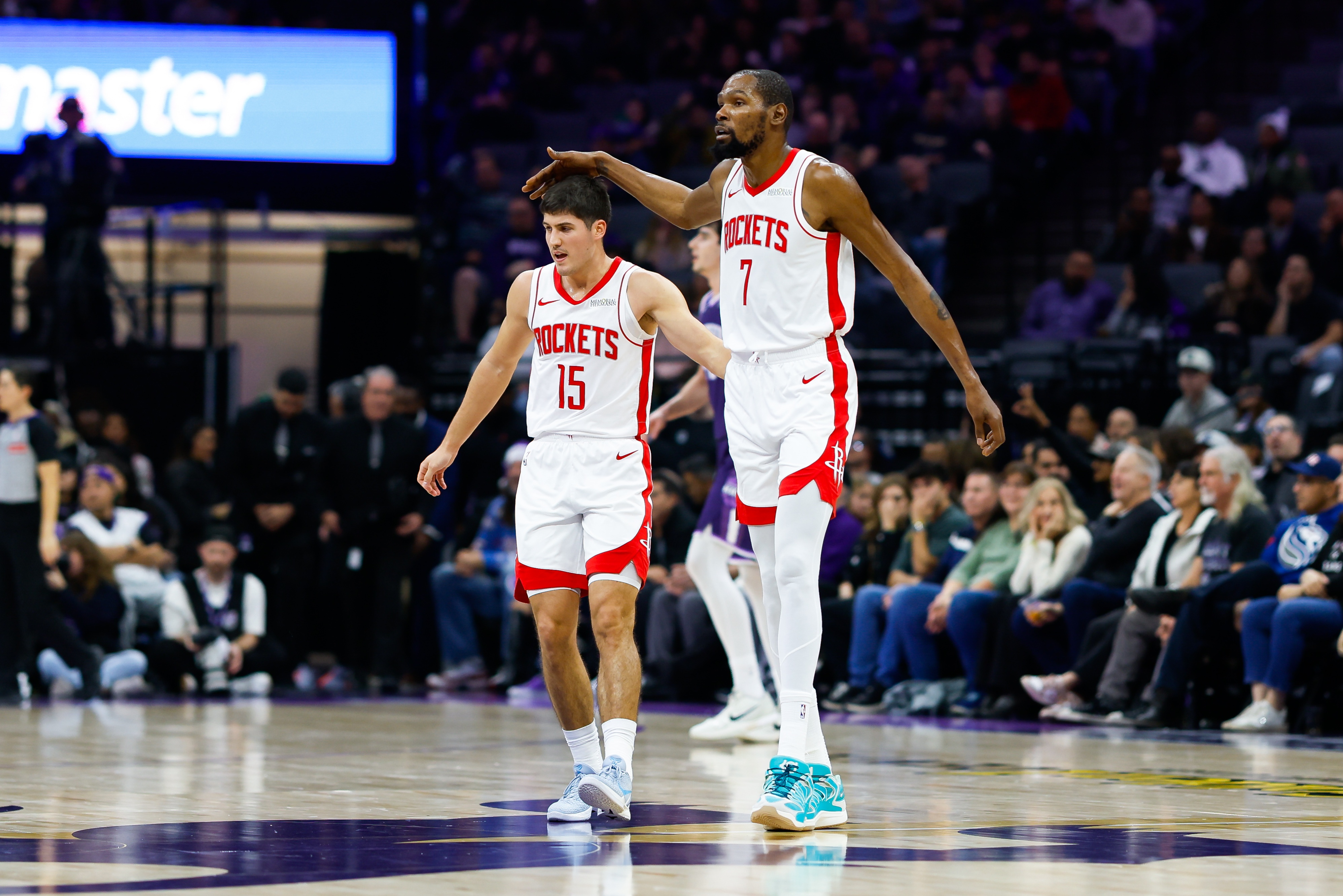 赛事-休城谢日天!小谢小贾申京联手收割 年轻人自信是火箭最宝贵财富